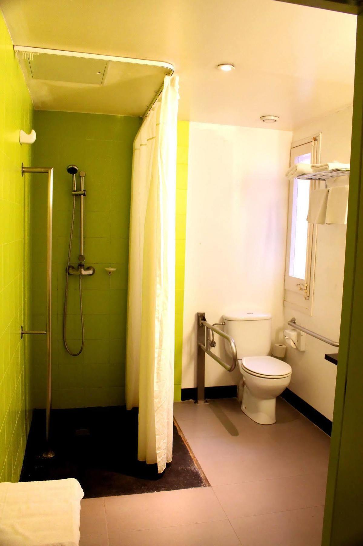 Raval Botella Private Hostal